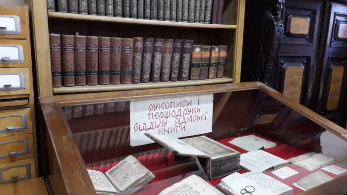 Філологічна молодь Ужгородського університету пізнавала таємничий світ стародруків та рукописів