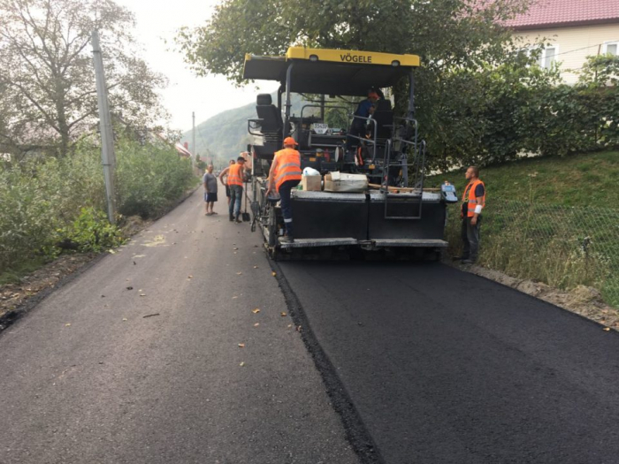 Капремонт однієї з найгірших автодоріг завершують у найбільшому районі Закарпаття