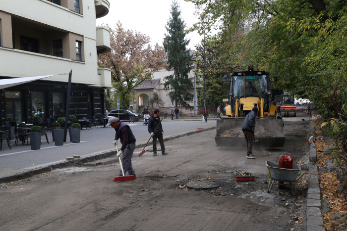 Перед початком робіт: як проїжджу частину набережної готують до асфальтування