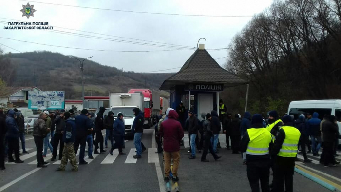 Копи Закарпаття повідомляють: на дорожній станції Нижні Ворота ускладнено рух!