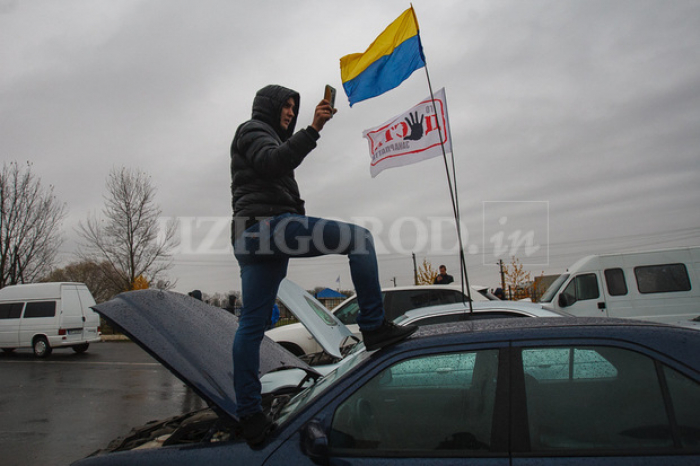 Сказали – зробили: пункт пропуску "Тиса" заблоковано "пересічниками" (ФОТО)