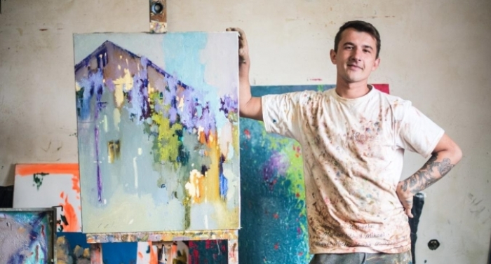 Художник з Хустщини Василь Кадар: малювати, танцюючи