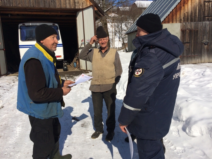 Як рятувальники селян Закарпаття безпеки життєдіяльності навчали...