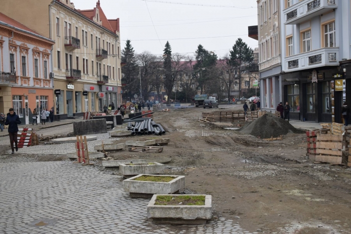 На площі Петефі в Ужгороді - масштабні роботи у рамках капітального ремонту 