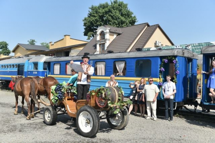 До Шаланецьких винних підвалів — потягом по Боржавській вузькоколійці