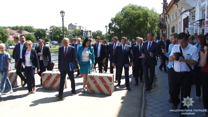 Під час візиту Володимира Гройсмана в Ужгород поліція не допустила будь-яких порушень громадського порядку