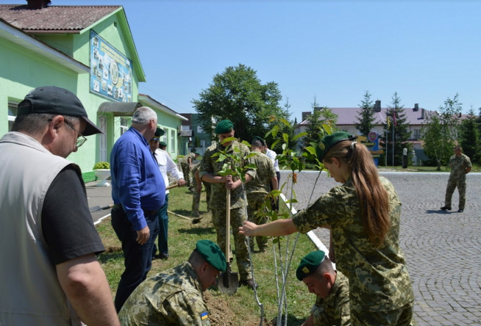 Власна сакурова алея відтепер є і в Мукачівському прикордонному загоні