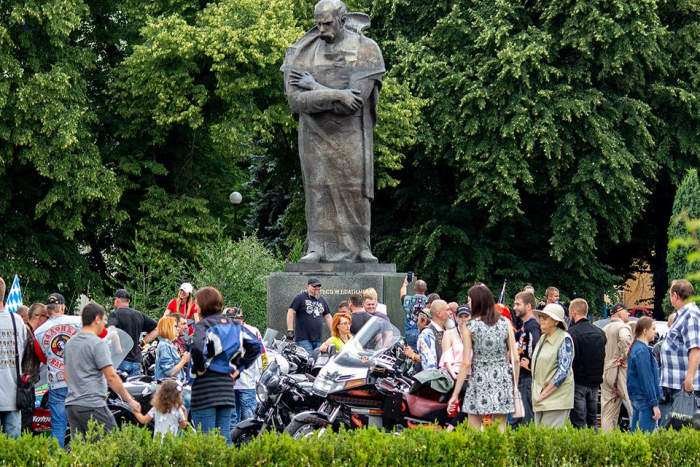 Байкери-аристократи "окупували" липневий Ужгород 