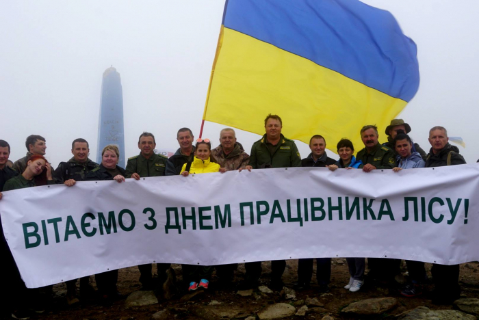 Вище неба: закарпатські лісівники, журналісти та активісти зійшли на Говерлу