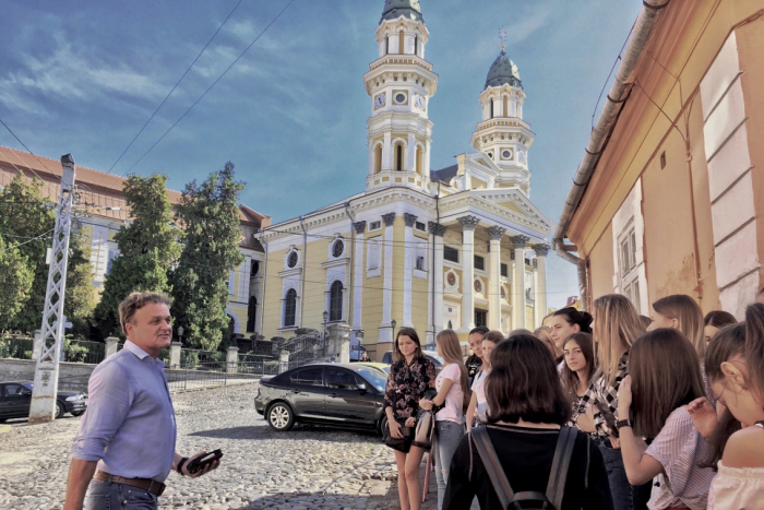 Як першачки факультету іноземної філології з Ужгородом знайомилися