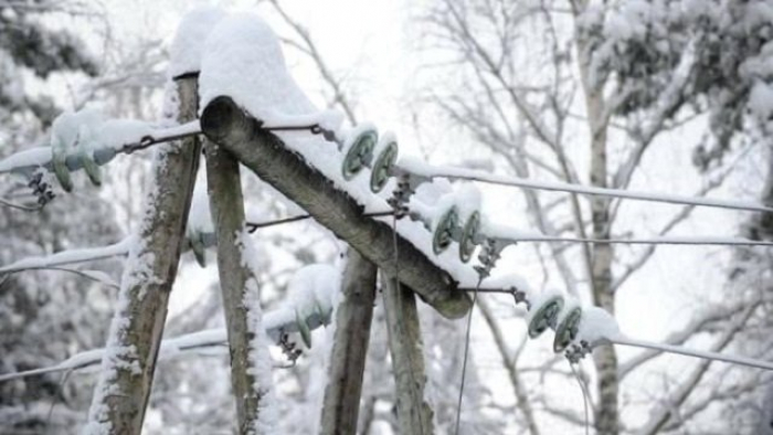 Закарпатські електрики сказали, коли відновлять електропостачання в знеструмлені села