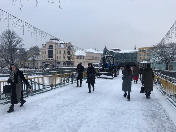 Як Ужгород розчищають від снігу (ВІДЕО)