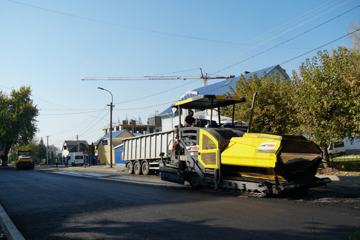 Асфальтобетонне покриття влаштували на вулиці Капушанській ФОТО