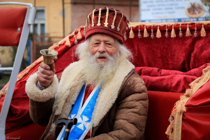 Хто сказав, що його не існує? В Закарпатті на дітлахів чекає справжній Святий Миколай! (ФОТО)