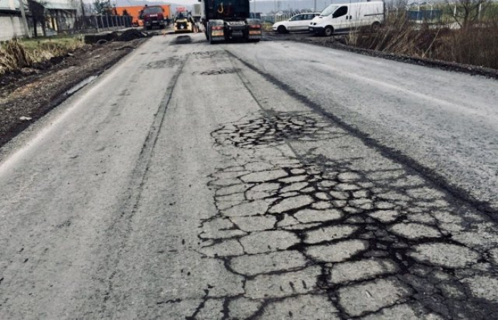 Москаль просить Гройсмана виділити з резервного фонду 4,2 мільярди гривень на ремонт доріг державного значення на Закарпатті