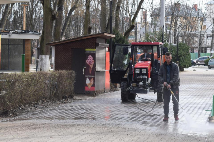 Боздоський парк в Ужгороді готують до літнього сезону (ФОТО)