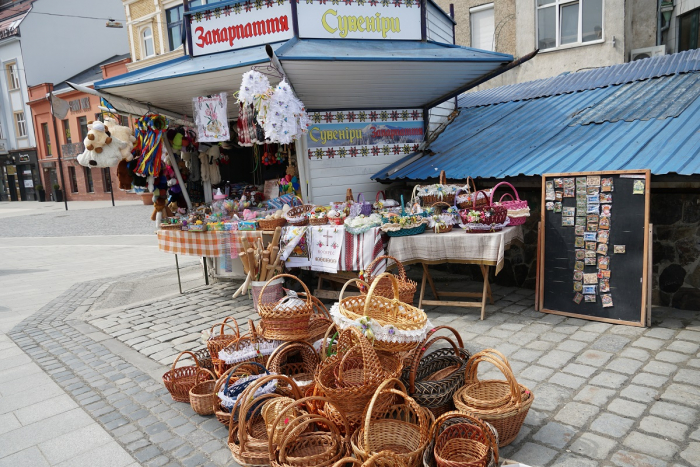 Ужгородці вже готуються до Великодня: а ви купили кошика?