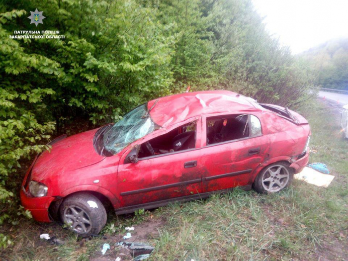 Швидкісна ДТП на Воловеччині: водій з автівкою вилетів у кювет (ФОТО)