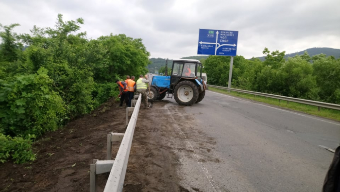 На Закарпатті тривають роботи з очистки бар'єрного огородження 