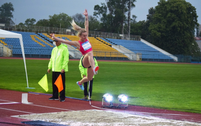 «Long Jump & Music»: в Ужгороді стрибали під музику на оновлених доріжках стадіону «Авангард»