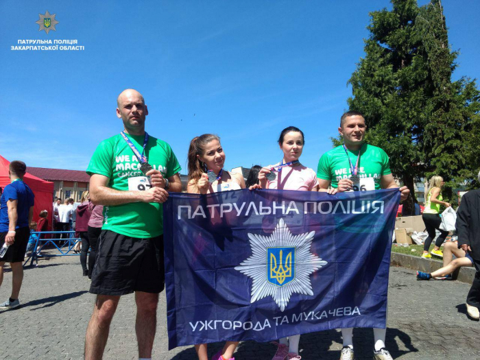 Закарпатські патрульні взяли участь у хустському напівмарафоні