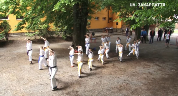 В ужгородському парку "Підзамковий" відбулась благодійна спартакіада каратистів (ВІДЕО)