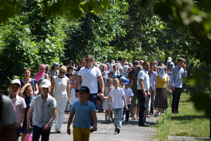 В Ужгороді відбулася Хресна хода з точною копією чудотворної ікони Богородиці "Іверська" (ФОТО)