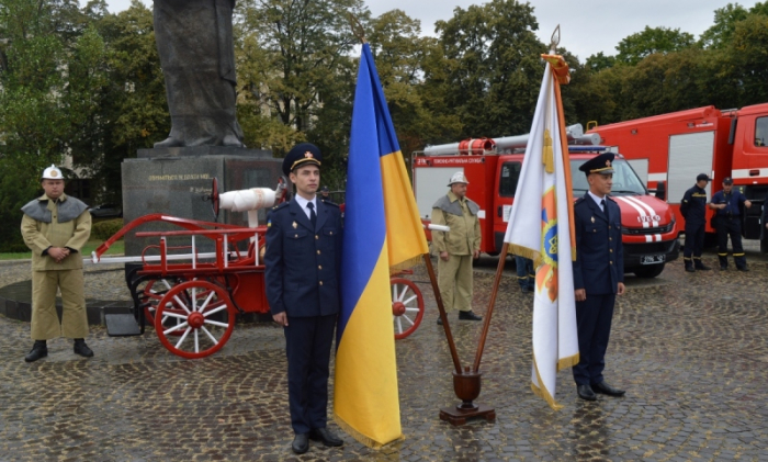 Як закарпатських рятувальників вітали з професійним святом (ФОТО)