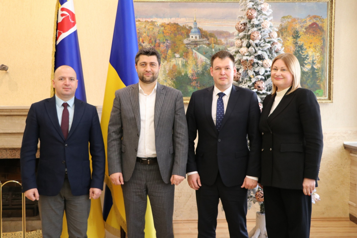 В Закарпатській ОДА відбулася нарада з протидії торгівлі людьми та запобігання домашньому насильству