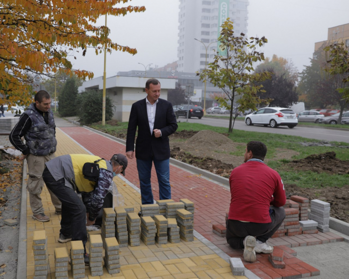 На вулиці Легоцького в Ужгороді - нове покриття на тротуарах