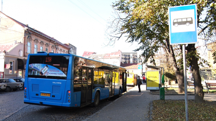 Школярі Ужгорода безкоштовно їздитимуть на маршрутках