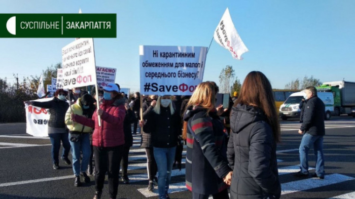 На трасі "Київ-Чоп" мітингують підприємці. Рух транспорту блоковано (ФОТО)