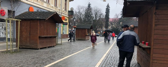 В Ужгороді запрацював святковий ярмарок
