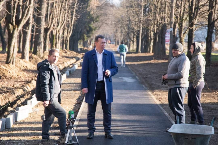 Роботи з капітального ремонту Слов’янської набережної тривають в Ужгороді