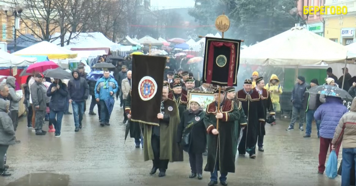 Винороби трьох країн беруть участь у міжнародному фестивалі вина у Берегові (ВІДЕО)