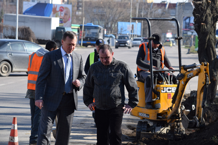 В Ужгороді роблять розворотні майданчики для автобусів
