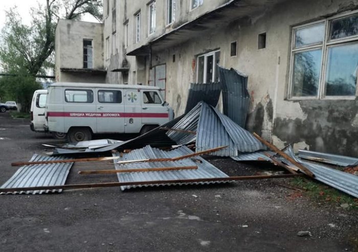 Майже мільйон гривень обласні депутати виділили на наслідки буревію на Іршавщині