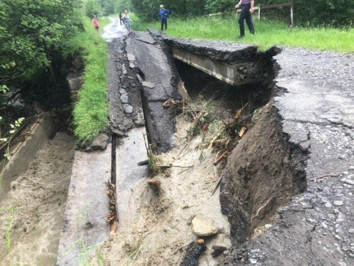 Закарпаття потерпає від сильної зливи