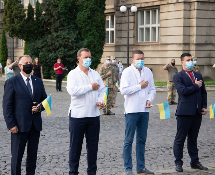 Як в Ужгороді відзначають День Державного прапора (ФОТОРЕПОРТАЖ)