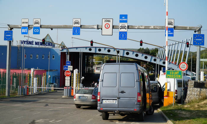 До уваги перевізників, які завтра перетинатимуть кордон в ПП «Ужгород-Вишнє Нємецьке»!