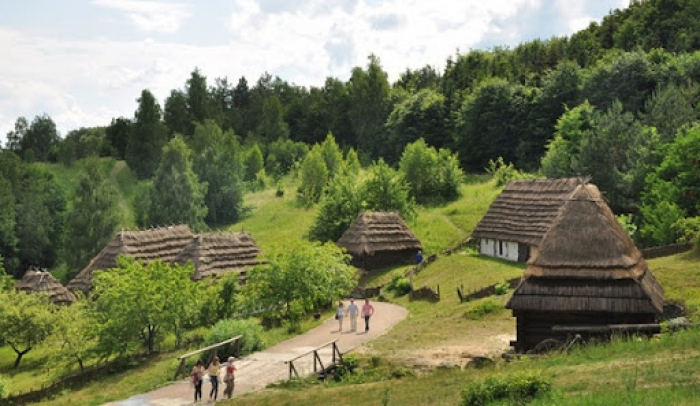 В Ужгороді триває виставка абстрактного мистецтва (ВІДЕО)