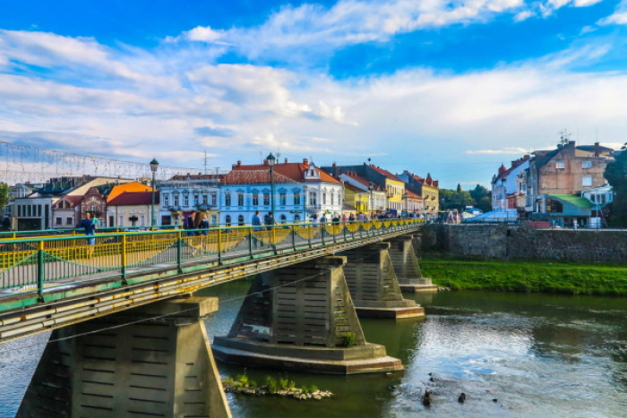 Історія у будівлях: ужгородський пішохідний міст – візитівка міста (ВІДЕО)