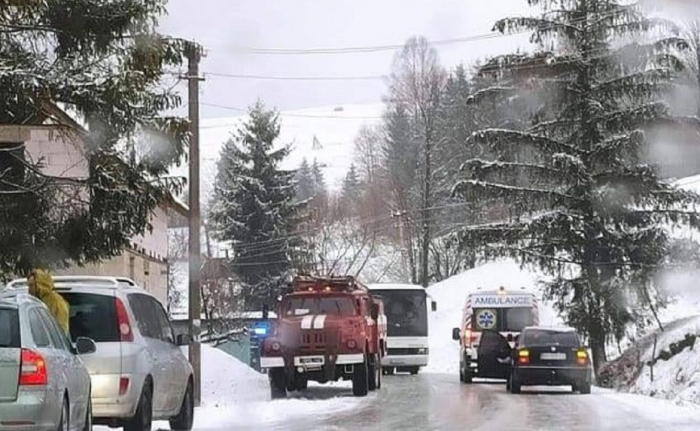 На Міжгірщині ожеледиця загнала туристичний автобус на узбіччя