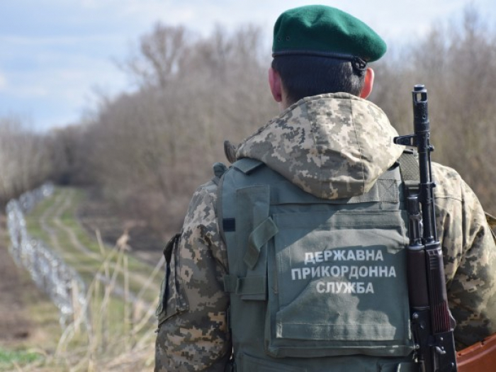 На кордоні з Угорщиною затримали закарпатця, підозрюваного у низці злочинів