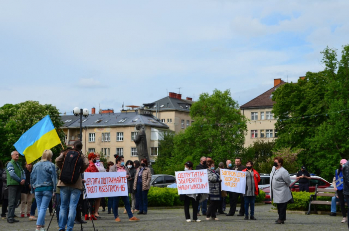 Питання відміни ліквідації школи-інтернату у Великому Березному провалили: хто не підтримав рішення?