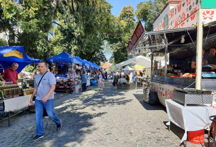 Гастрономічний квартал уже працює в центрі Ужгорода. Що пропонують?