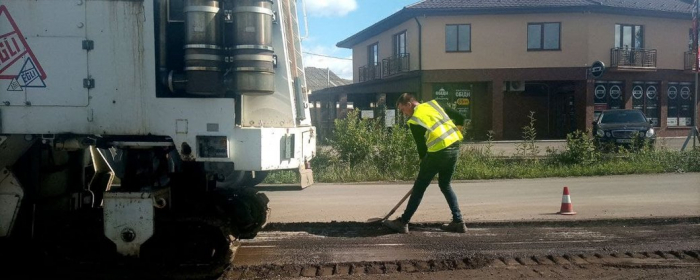 В Ужгороді відновлюють дорогу, якою на виклики їздять рятувальники