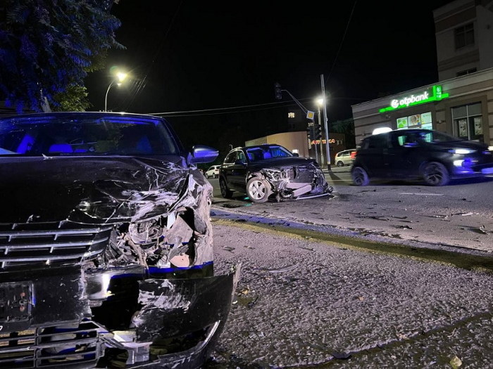 Внаслідок зіткнення двох авто в Ужгороді потраждала пасажирка (ФОТО, ВІДЕО)