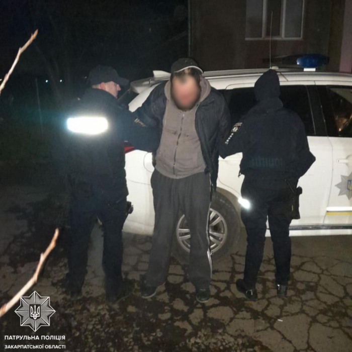 В Ужгороді патрульні по "гарячих" слідах затримали ймовірних крадіїв