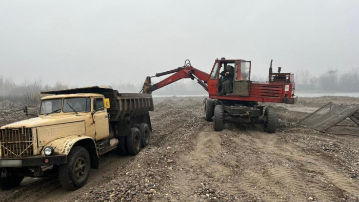 На Закарпатті за добу виявили два випадки незаконного видобутку гравію